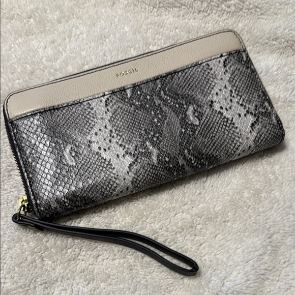 Fossil Wallet - Picture 1 of 8